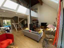 Superb architect designed contemporary turn-key property 30 minutes south of Pau